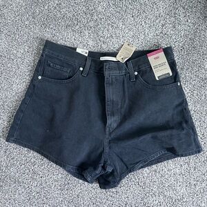 Levi Women’s mom shorts